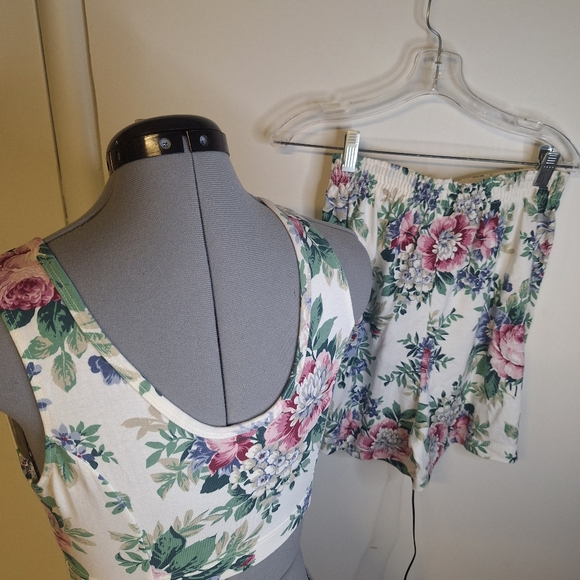 Vintage L.A Movers Floral Cropped Top & Shorts. Size Small - Picture 3 of 7